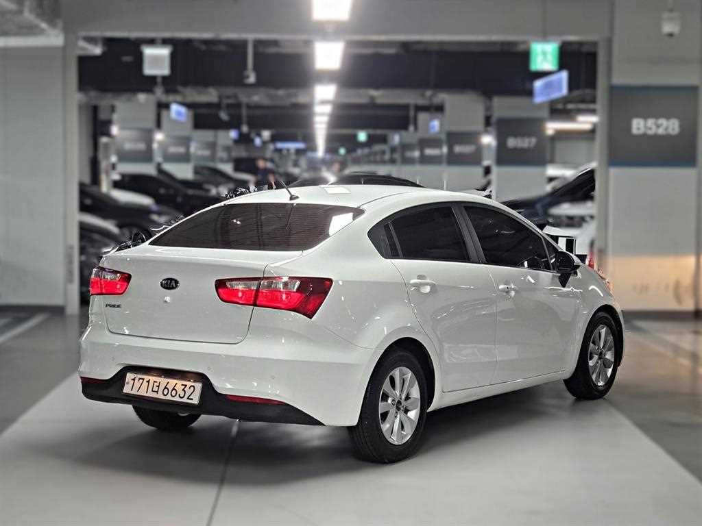KIA Pride - Vista 2