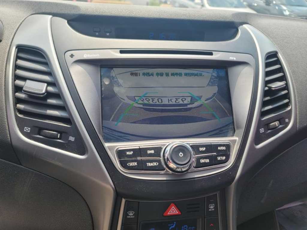 HYUNDAI Avante - Vista 8