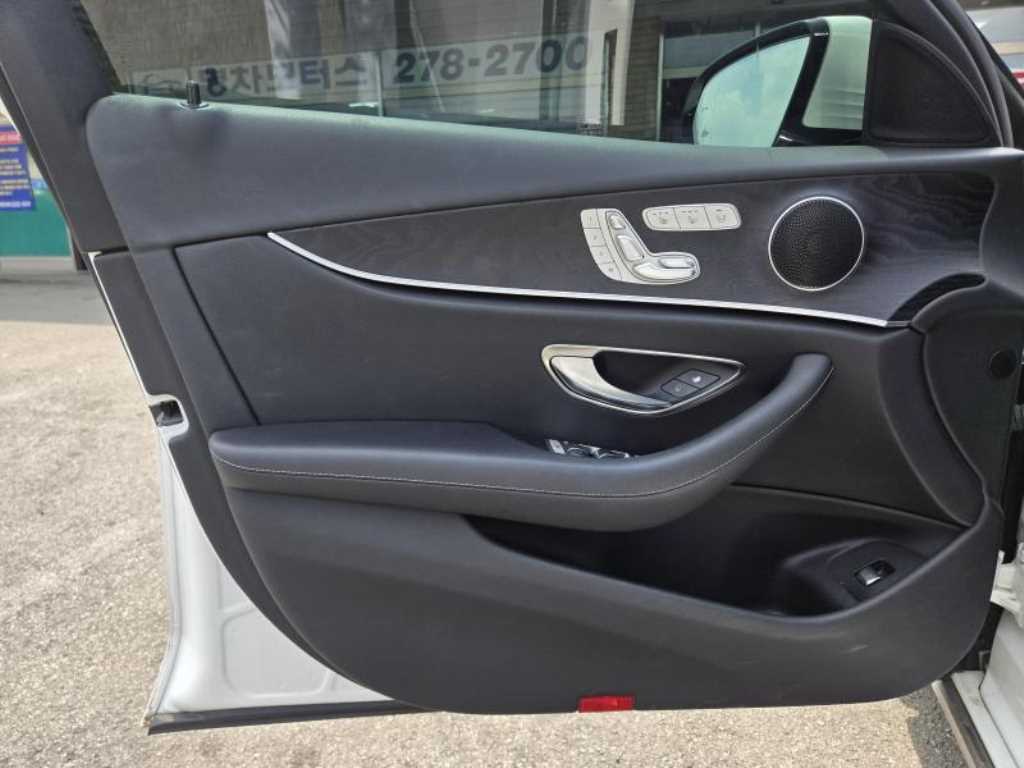 Mercedes Benz E class - Vista 11