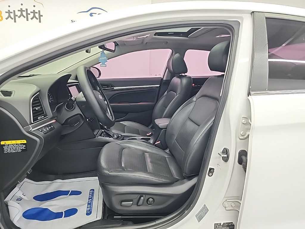HYUNDAI Avante - Vista 11
