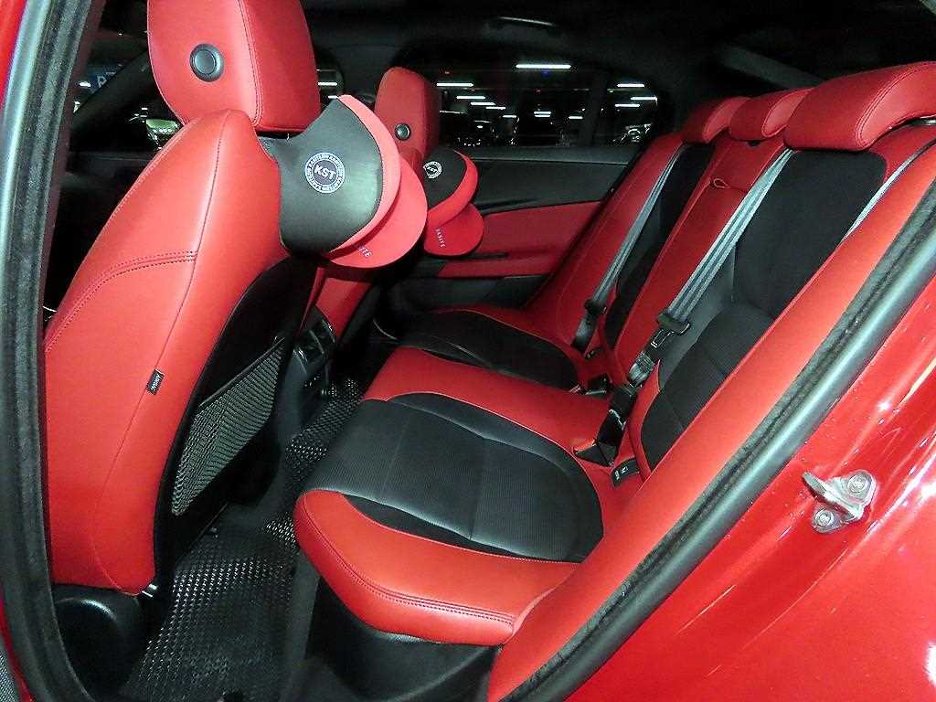 Jaguar XE - Vista 9