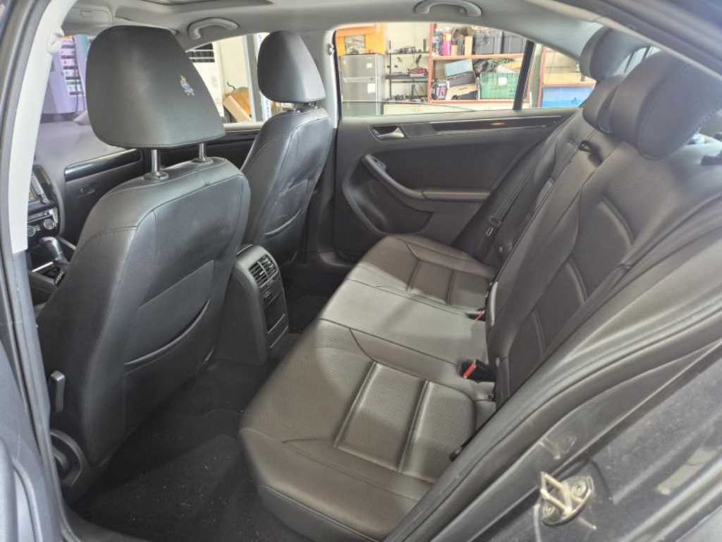 Volkswagen Jetta - Vista 9
