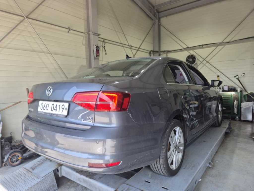 Volkswagen Jetta - Vista 2
