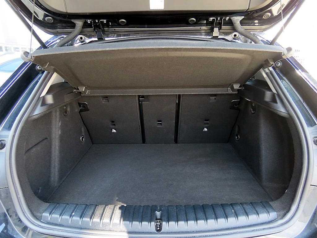 BMW 1 series 2020 Negro - Importación desde Corea - HF Imports Iquique - Foto 19