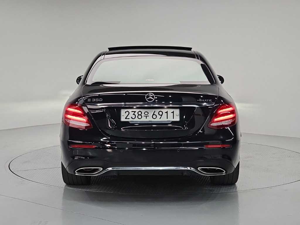 Mercedes Benz E class - Vista 3