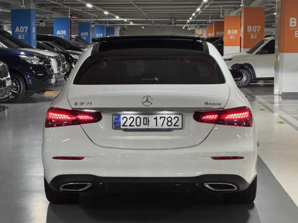 Mercedes Benz E class - Vista 6