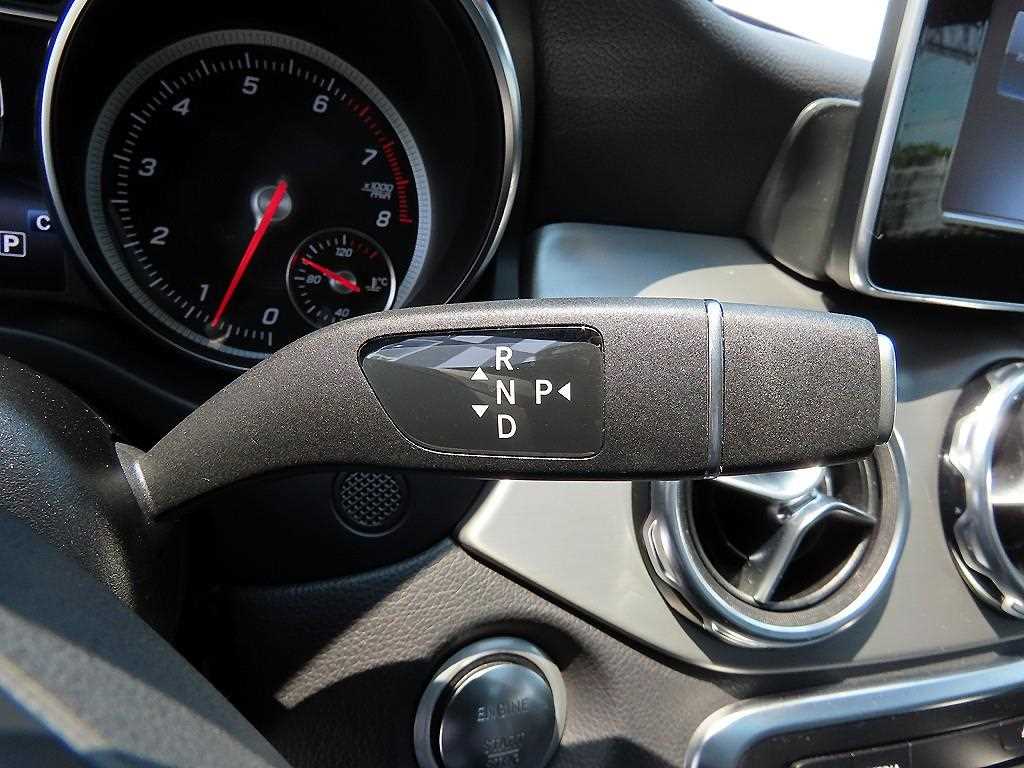 Mercedes Benz GLA Class - Vista 12