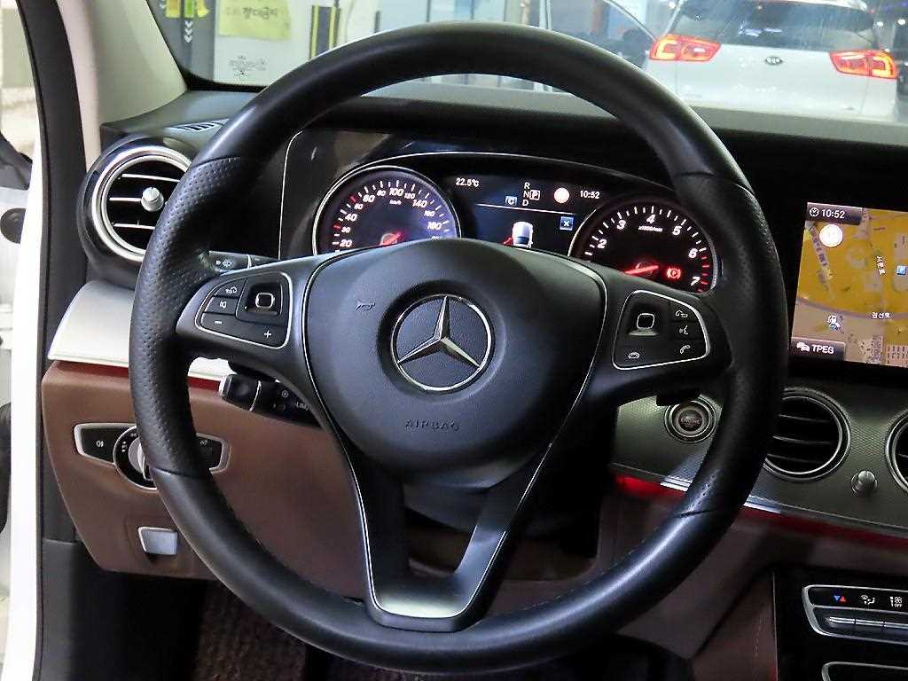Mercedes Benz E class - Vista 10