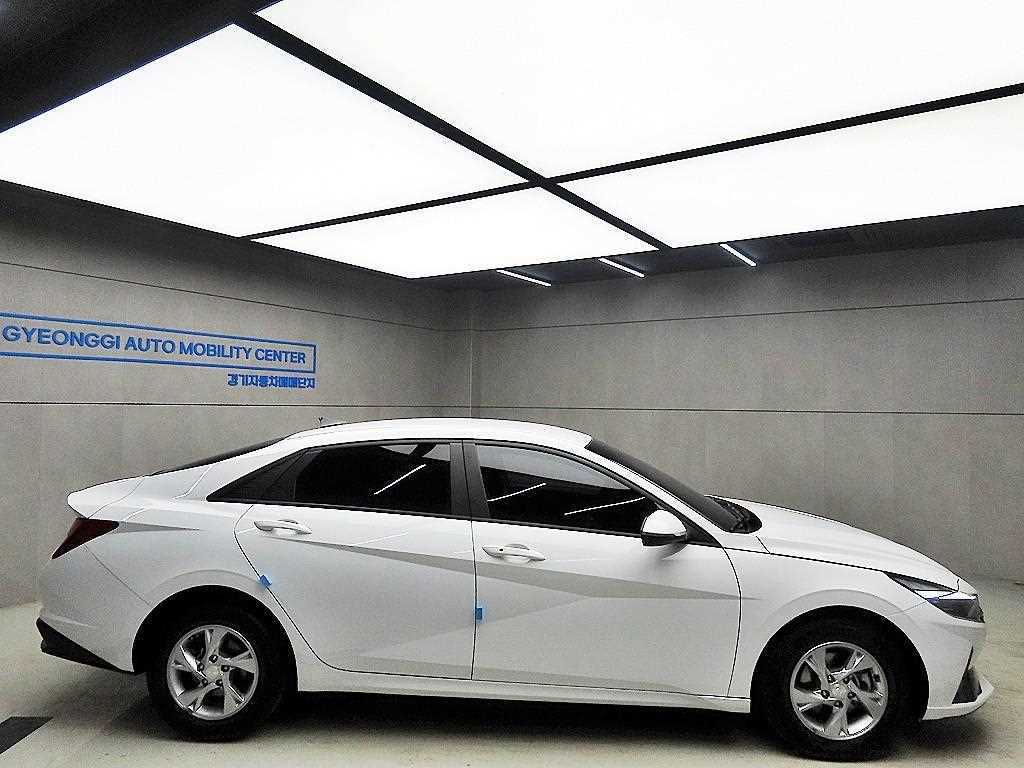 HYUNDAI Avante - Vista 3