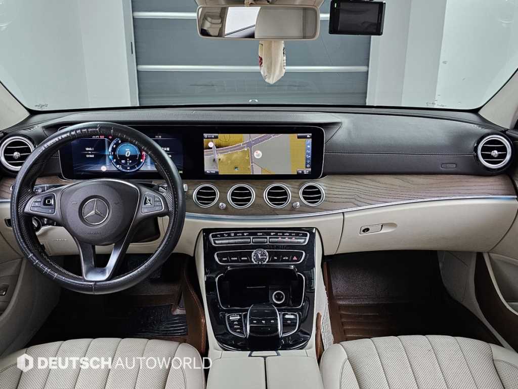 Mercedes Benz E class - Vista 10