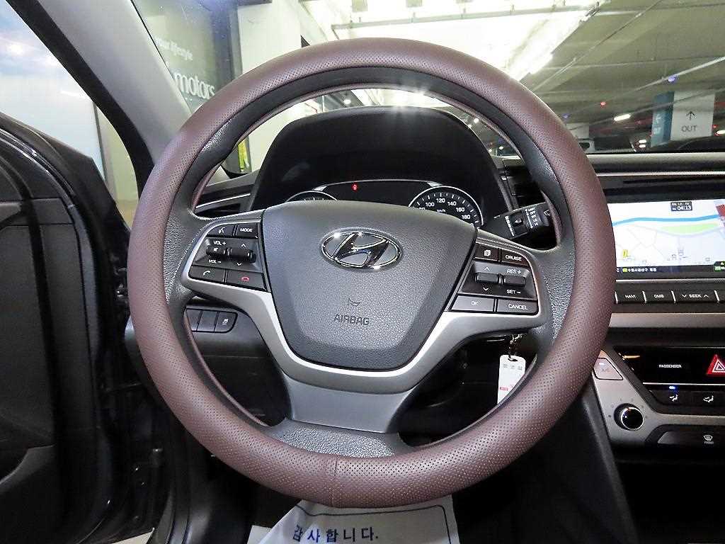 HYUNDAI Avante - Vista 10