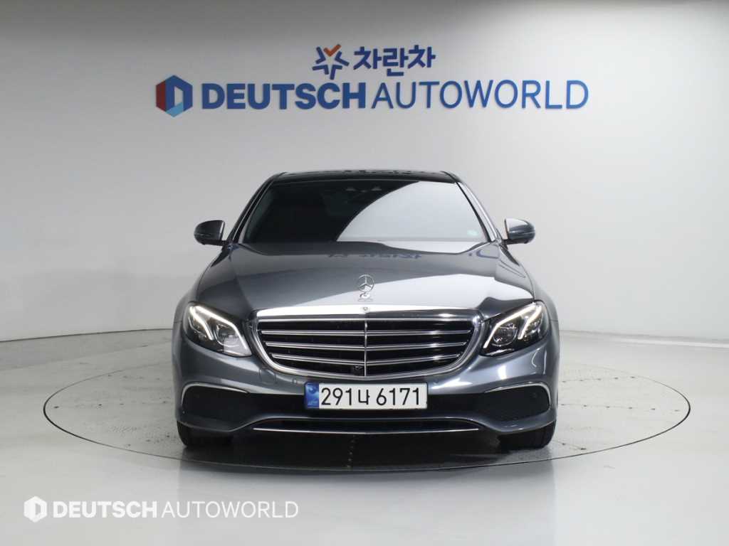 Mercedes Benz E class - Vista 3