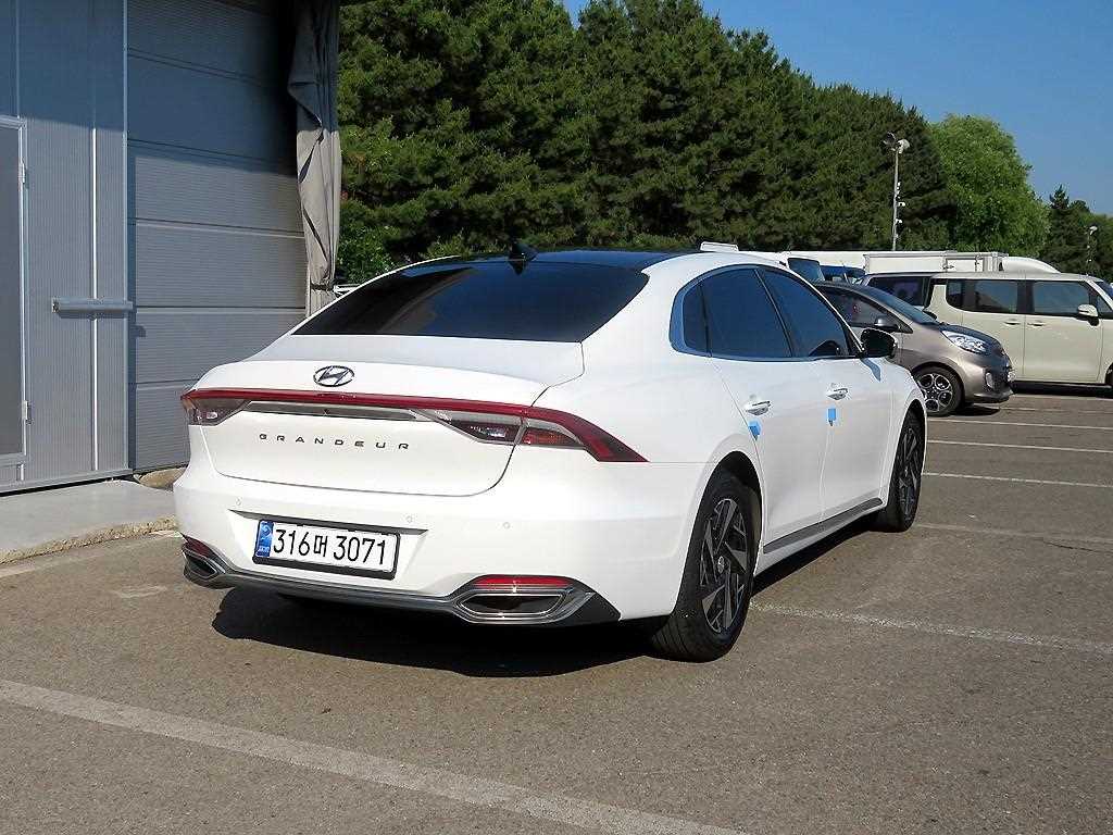 HYUNDAI Grandeur - Vista 6