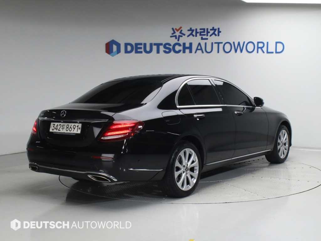Mercedes Benz E class - Vista 6