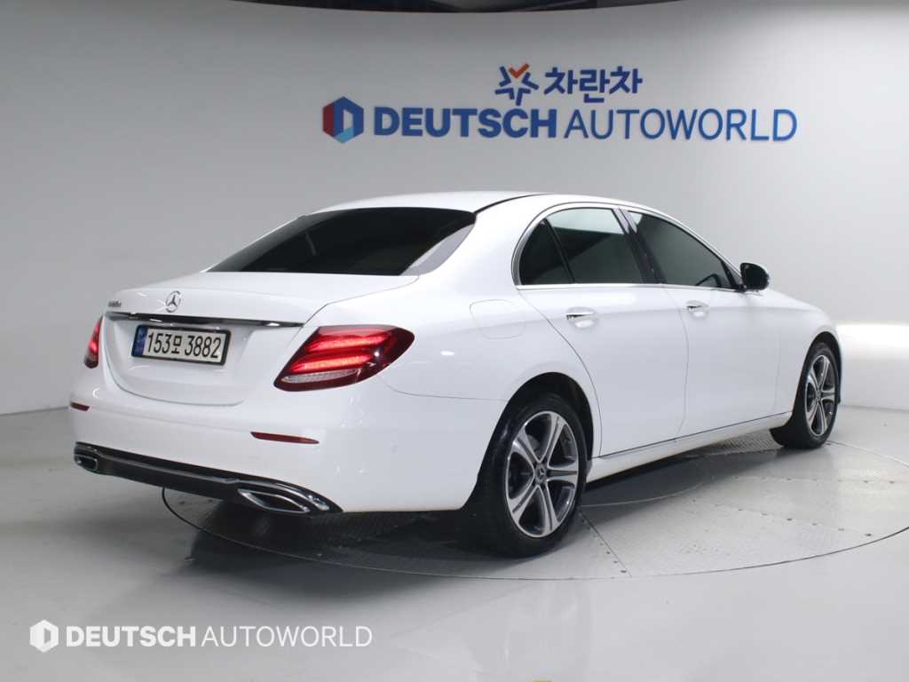 Mercedes Benz E class - Vista 6