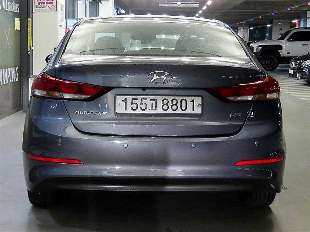 HYUNDAI Avante - Vista 7