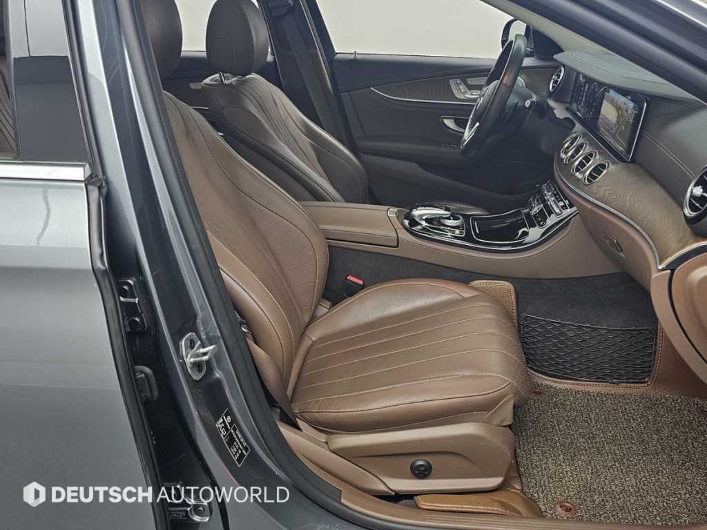 Mercedes Benz E class - Vista 12
