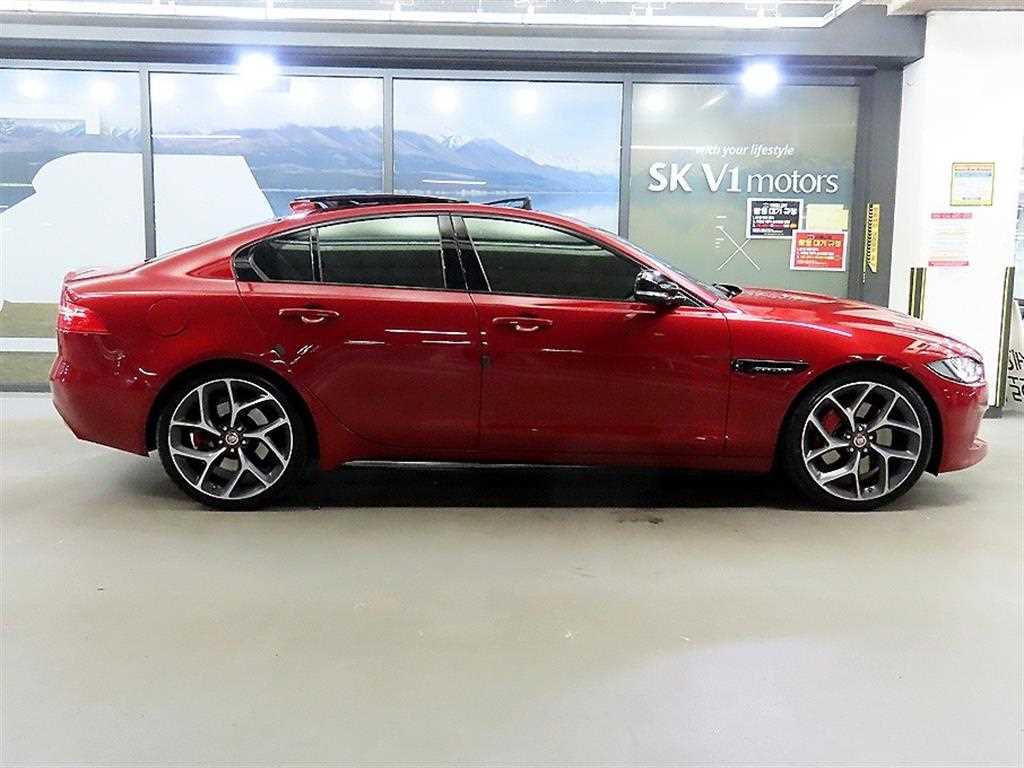 Jaguar XE - Vista 3