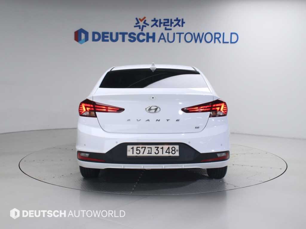 HYUNDAI Avante - Vista 6