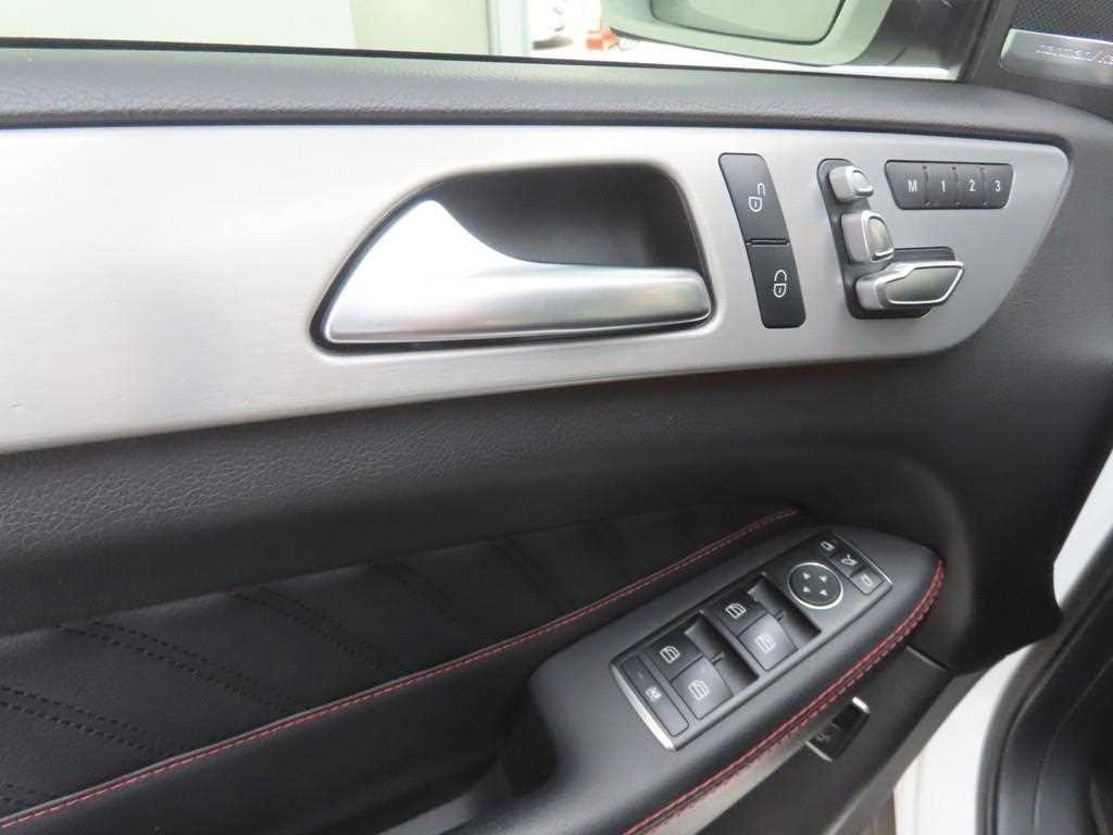 Mercedes Benz GLE Class - Vista 12