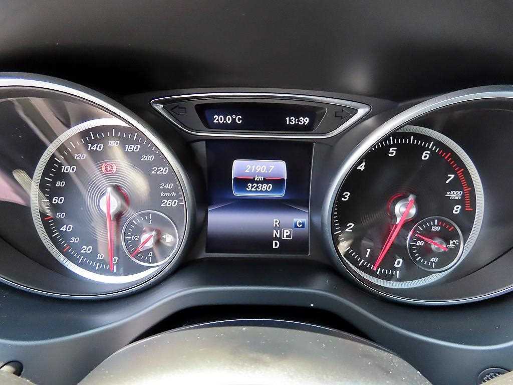 Mercedes Benz GLA Class - Vista 11