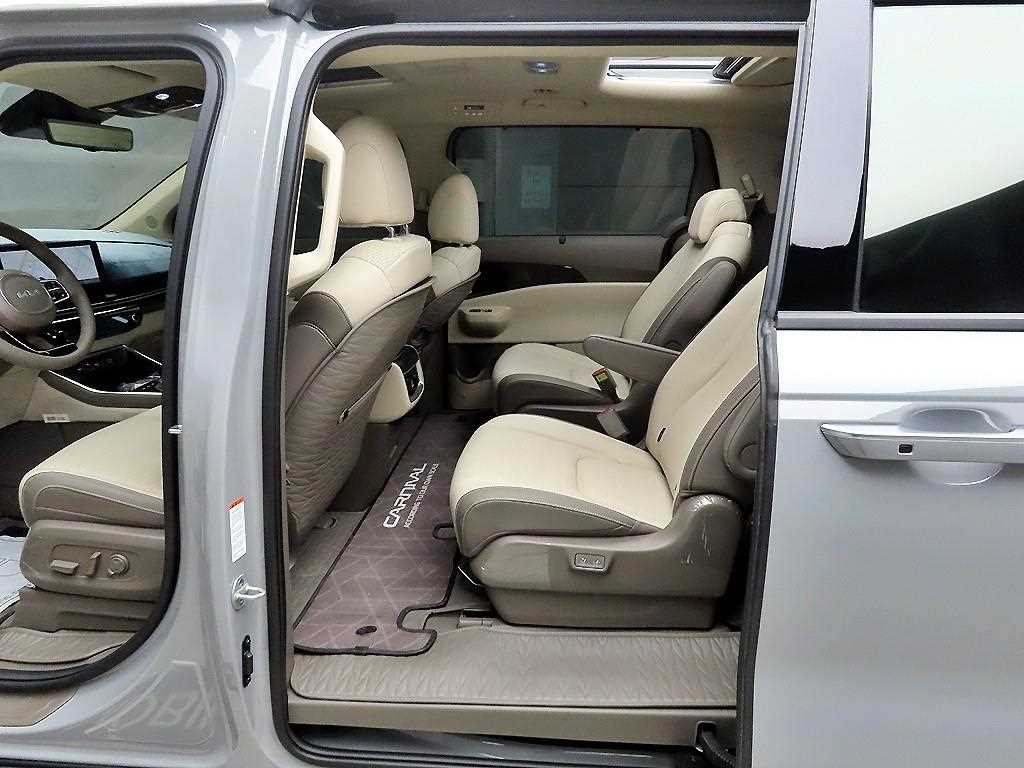KIA Carnival - Vista 8
