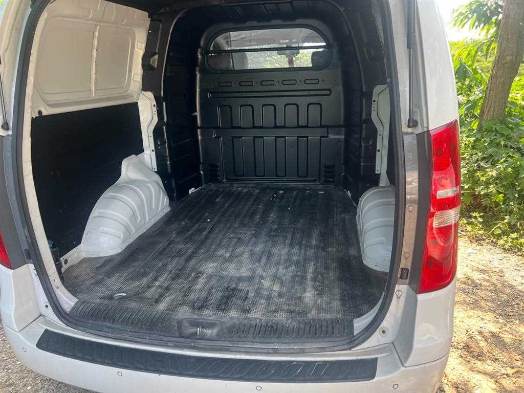 HYUNDAI Starex - Vista 7