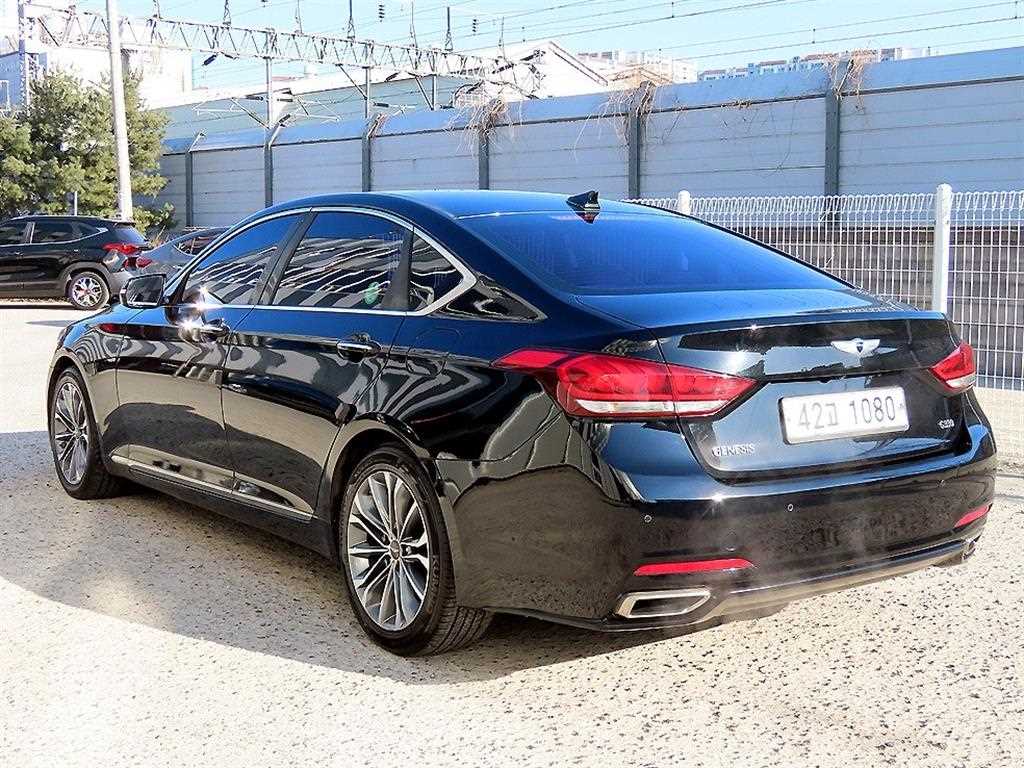HYUNDAI Genesis - Vista 11