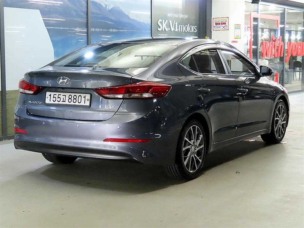 HYUNDAI Avante - Vista 6