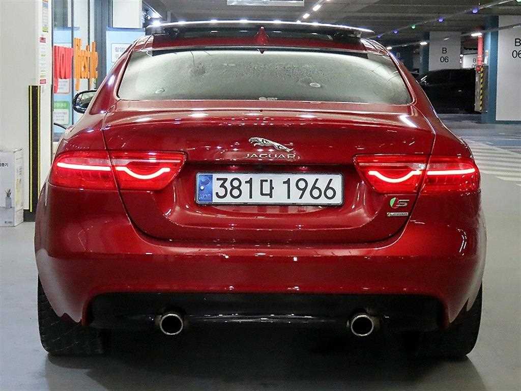 Jaguar XE - Vista 7