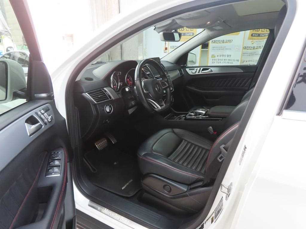 Mercedes Benz GLE Class - Vista 7
