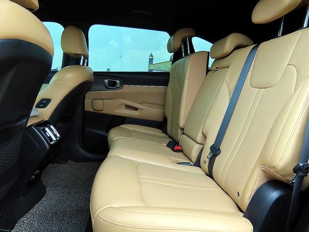 KIA Sorento - Vista 8