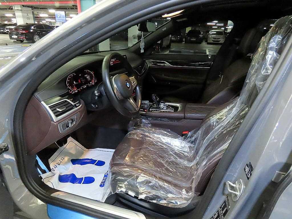 BMW 7 Series - Vista 8