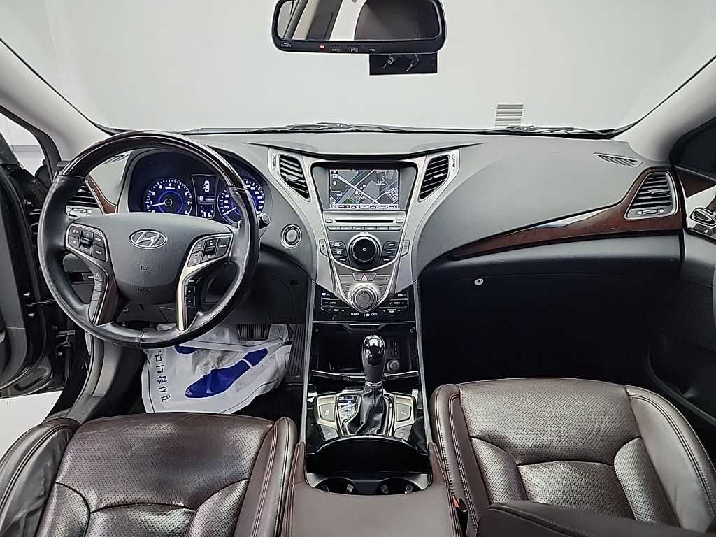 HYUNDAI Grandeur - Vista 9