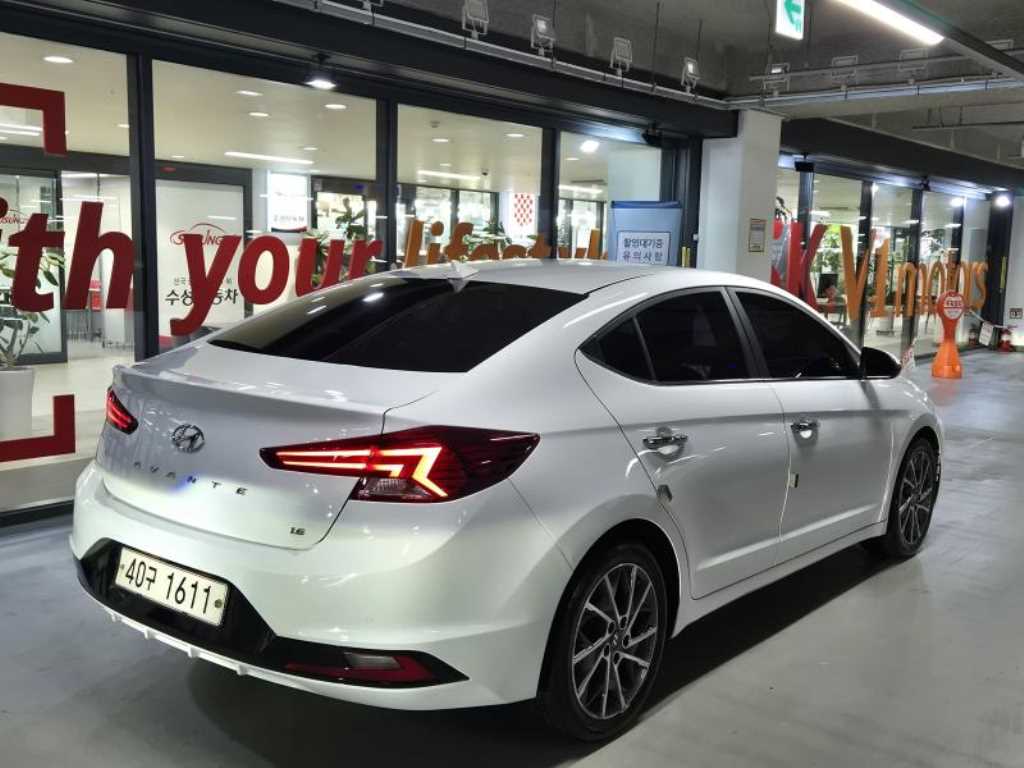 HYUNDAI Avante - Vista 6