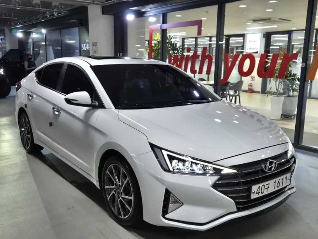 HYUNDAI Avante - Vista 2