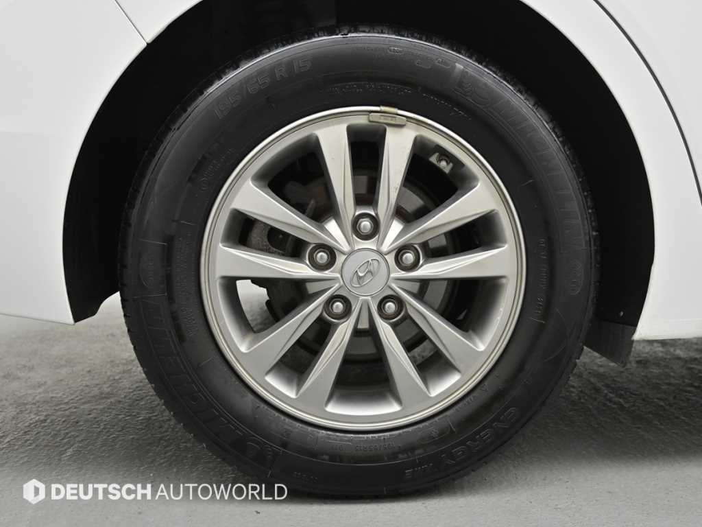 HYUNDAI Avante - Vista 7