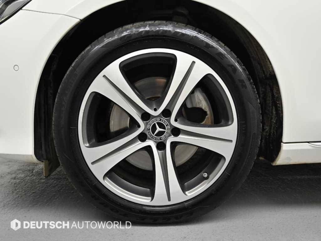 Mercedes Benz E class - Vista 8