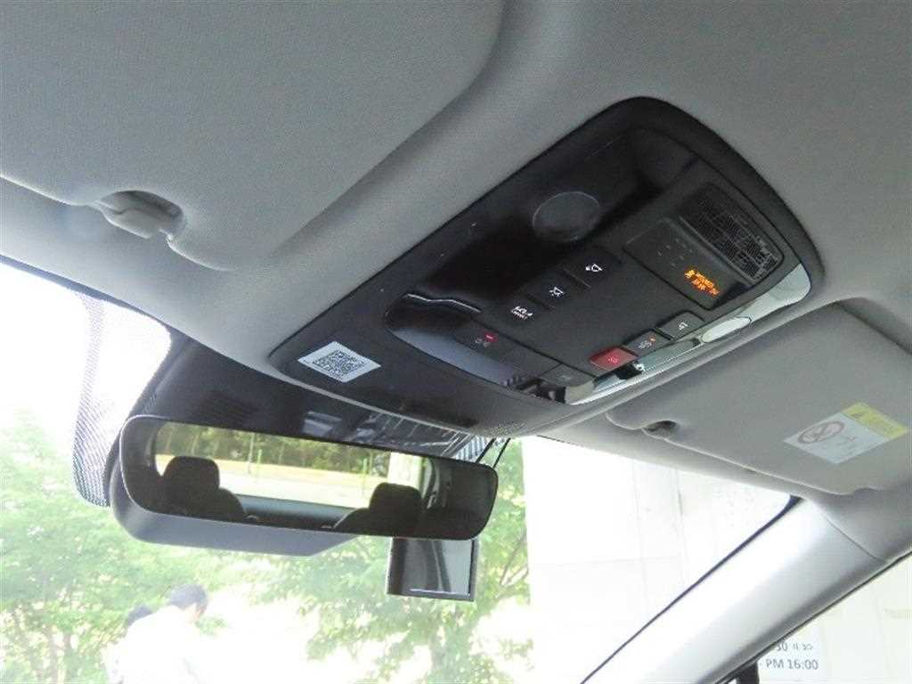 KIA Carnival - Vista 12