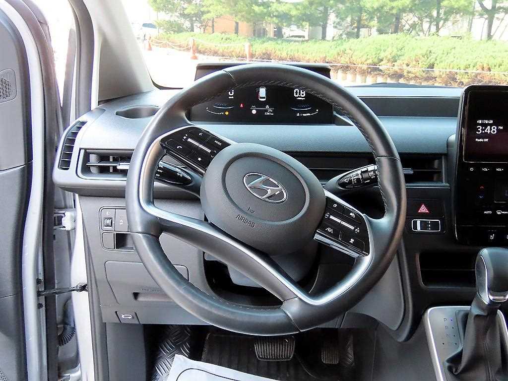 HYUNDAI Staria - Vista 11