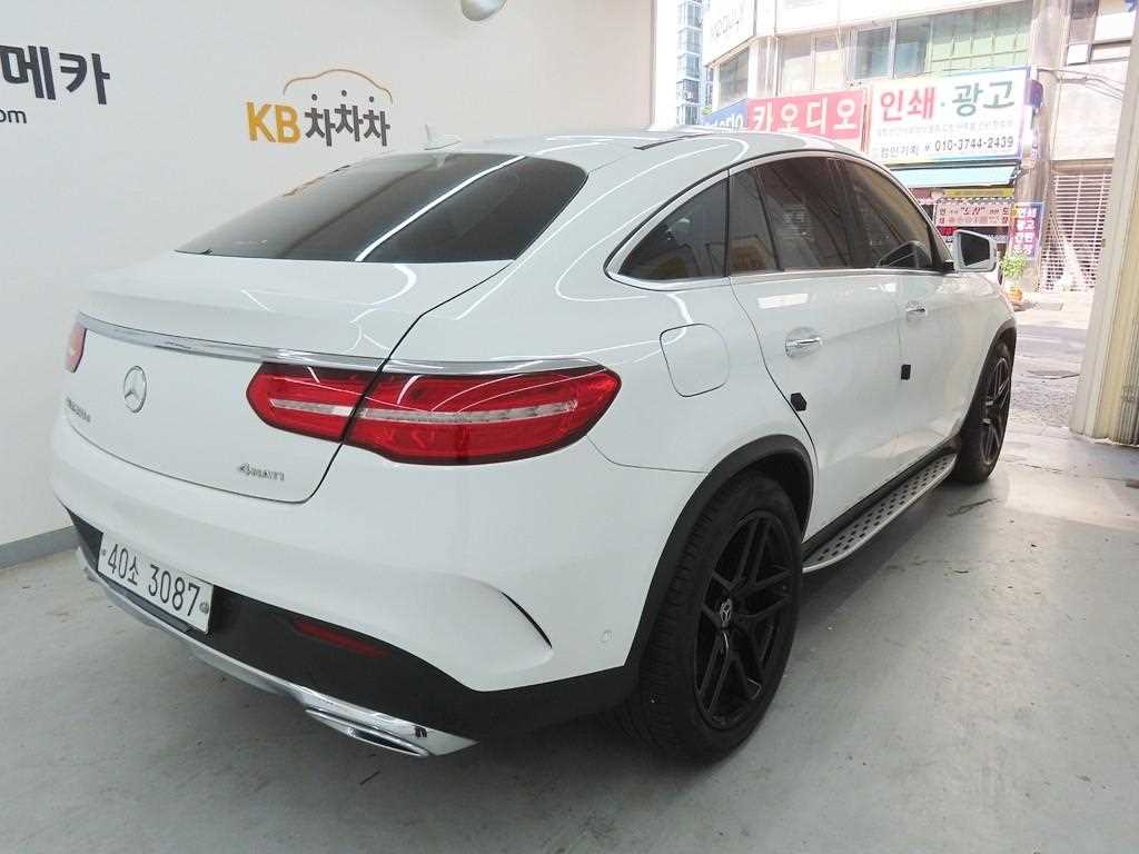 Mercedes Benz GLE Class - Vista 3