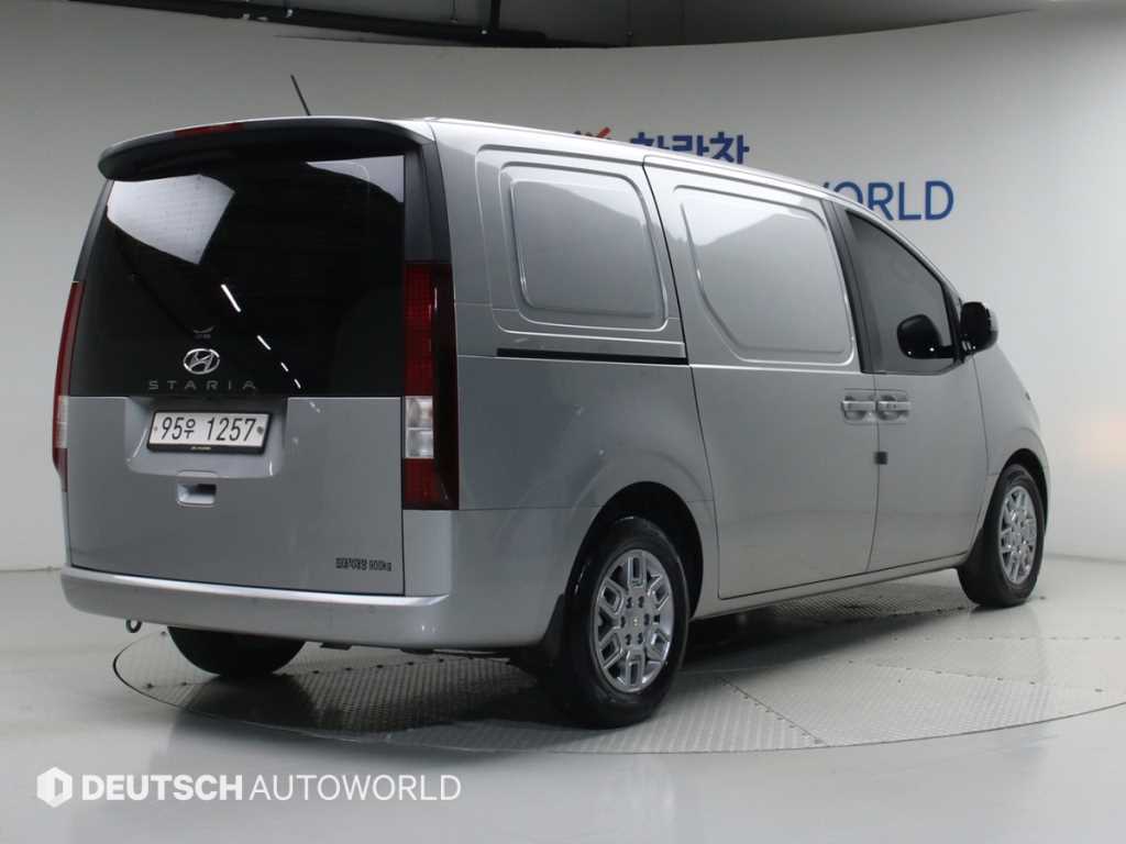 HYUNDAI Staria - Vista 2
