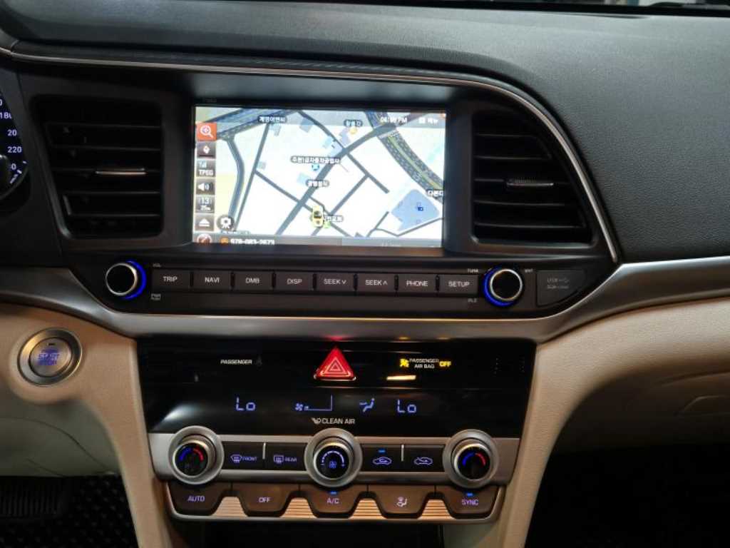 HYUNDAI Avante - Vista 10