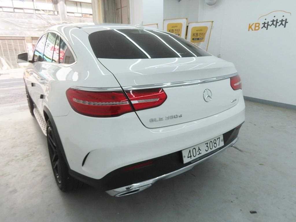 Mercedes Benz GLE Class - Vista 6