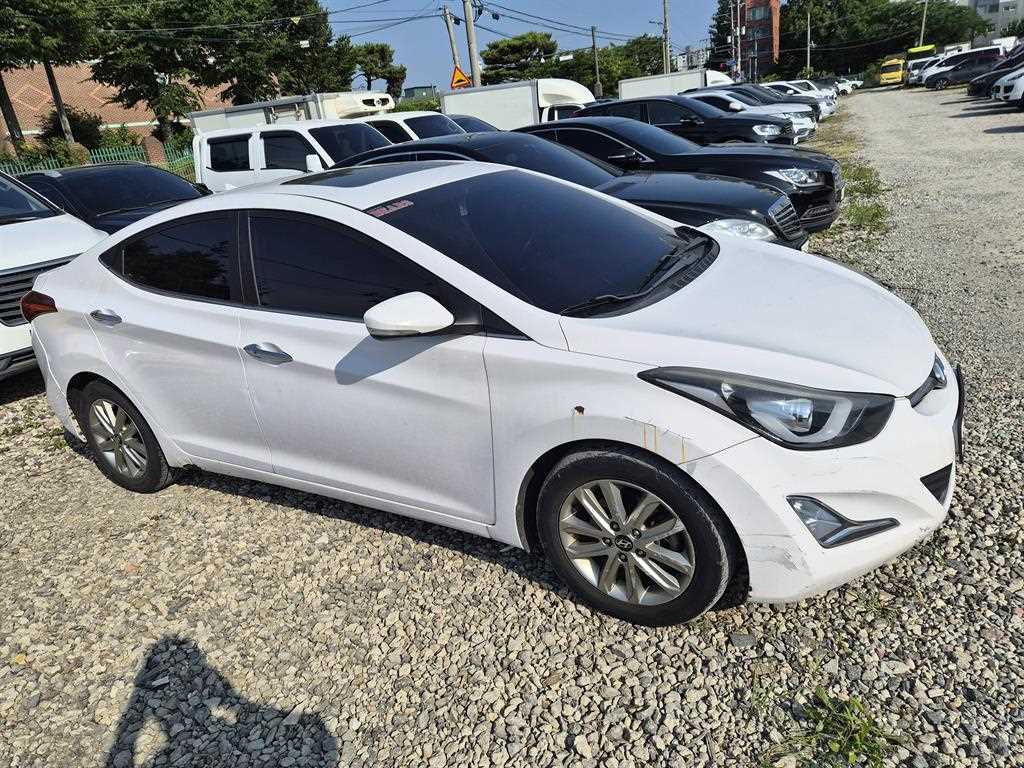 HYUNDAI Avante - Vista 2