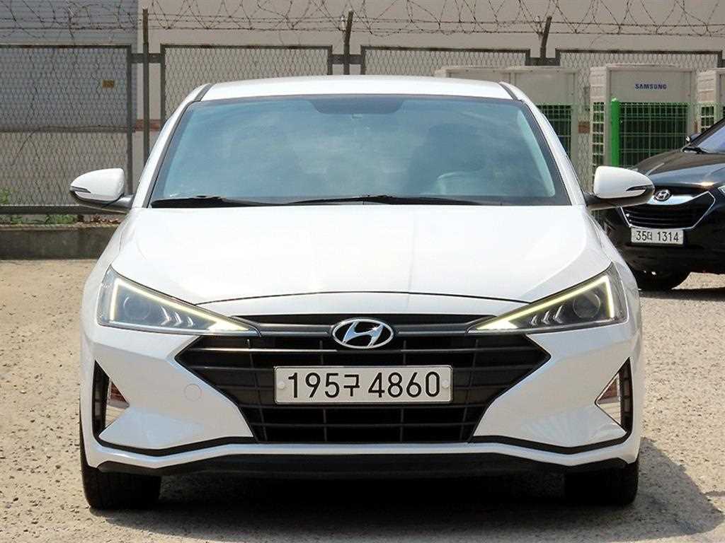 HYUNDAI Avante 2019 Blanco - Importación desde Corea - HF Imports Iquique - Foto 1