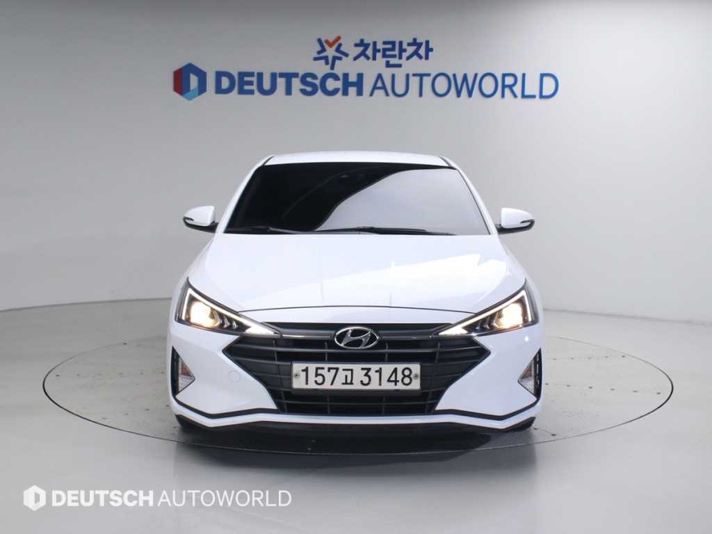 HYUNDAI Avante - Vista 3