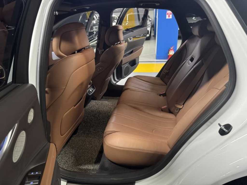 Genesis G80 - Vista 10