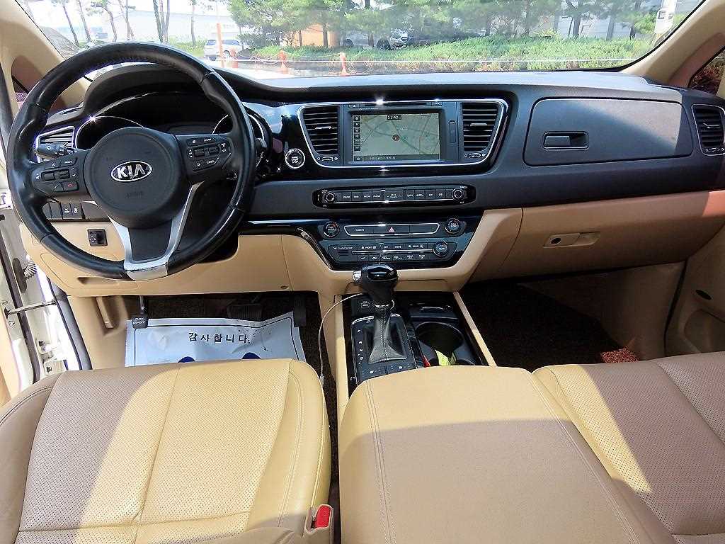 KIA Carnival - Vista 9