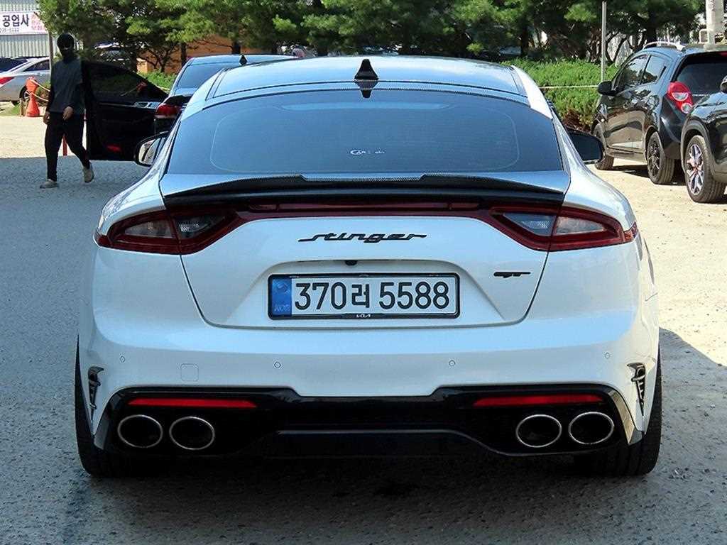 KIA Stinger - Vista 6